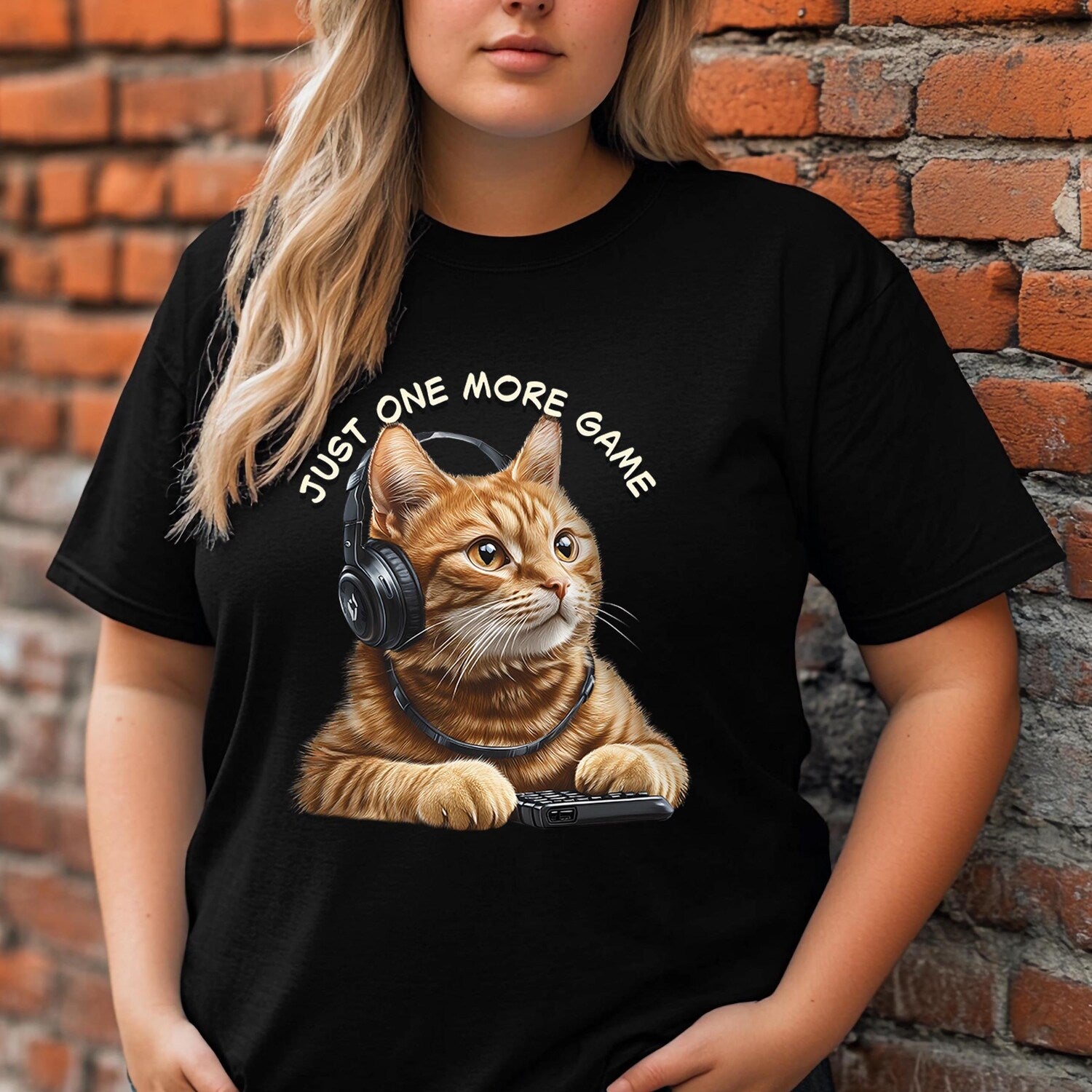 t-shirt with cute gamer kitten, gamer cat, influencer cat, funny t-shirt, gift for friend, gift for gamer, t-shirt for dj, fashion t-shirt