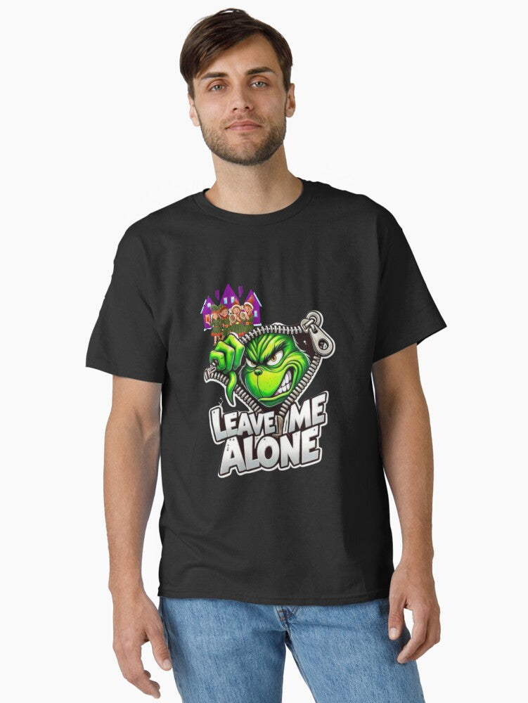CAROLERS MEET GRINCH Classic T Shirt T Shirt Holiday Trending Christmas Season Pick